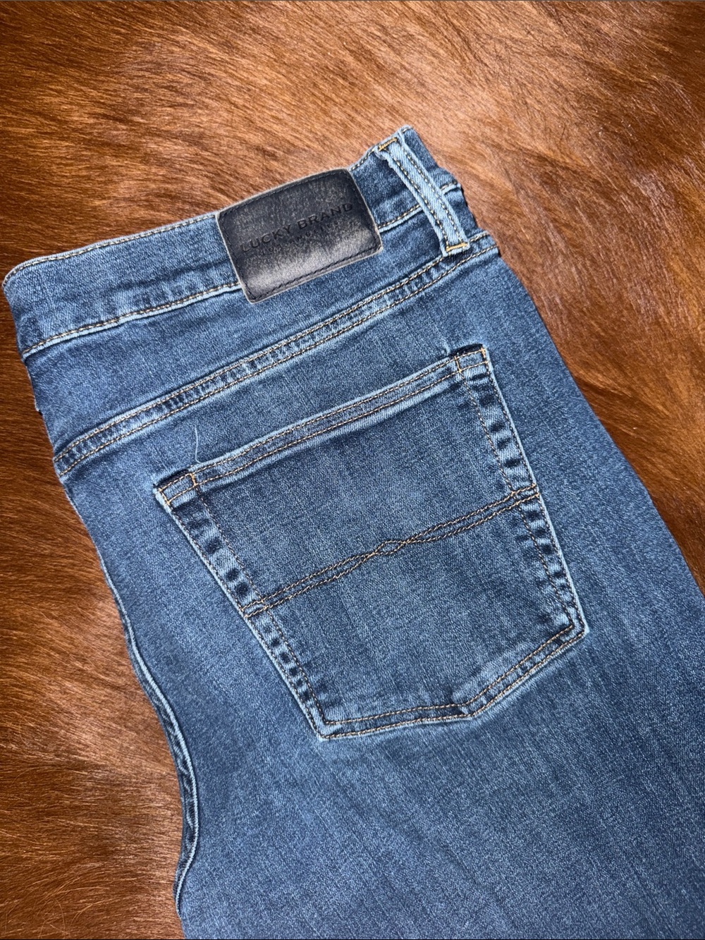 Lucky Brand Men’s Slim Straight Jeans in Classic Blue Wash